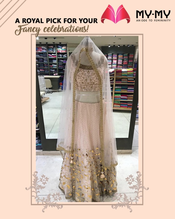 Be the talk of your event by donning this royal & elegant outfit!

#MyMy #MyMyCollection #ExculsiveEnsembles #ExclusiveCollection #Ahmedabad #Gujarat #India