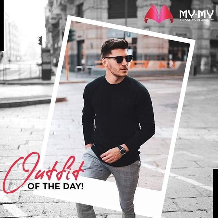 Look ever so Dashing in a black crew neck with grey pants and complete the look with white shoes! 

#MyMy #MyMyCollection #ExclusiveCollection #MensClothing #MensFashion #FashionWear #Trendy #Shopping #Clothes #Fashion #CrewNeck #Pants #Shoes #Ahmedabad #Gujarat #India