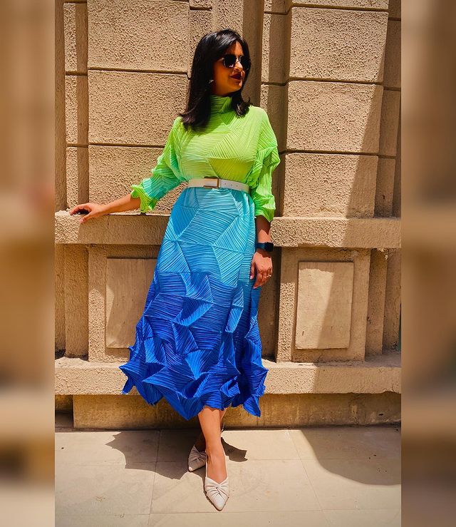 🌈

Wearing - @mymyahmedabad 
#mymy #mymyfashion #mymyahmedabad #fashion #explore #summeroutfit #womenfashion #picoftheday #summerdress #komaljhala