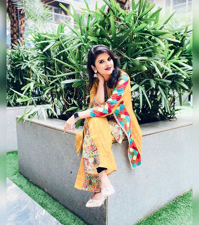 Elegance With Comfort 🌼
Wearing - @mymyahmedabad 
.
.
.
.
.
.
.
.
#clothing #clothingbrand #clothes #mymy #mymyahmedabad #newtrend #fashion #style #makeup #shoot #anchor #komaljhala