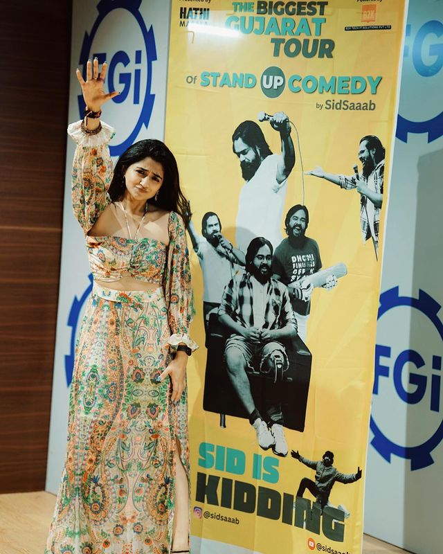 All dolled up for the 1st show of The Biggest Gujarat Tour of Standup Comedy by @sidsaaab 

Totally in love with this dress
Wearing @mymyahmedabad 

#rjdipalistyle #rjdipali #SIKGujaratTour