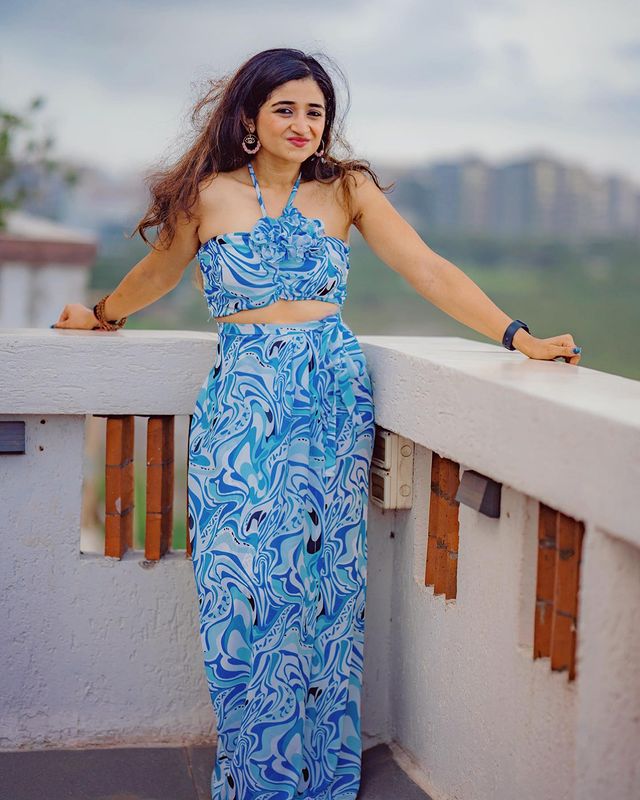 Flawlessly Flawed🪽🌧️
Dress @mymyahmedabad 

#rjdipalistyle #rjdipali 
#rjdipalisgujarattourlooks

Pc @aakashpatelphotography